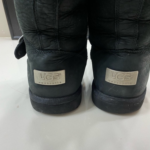 UGG Kensington black leather side buckles size 7 - Picture 2 of 8